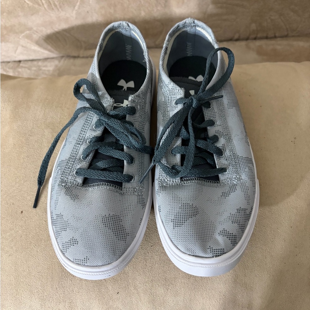 Under Armour Kick It 2 Low Utility GS 'Camo' sneakers in grey (Never Worn Out)